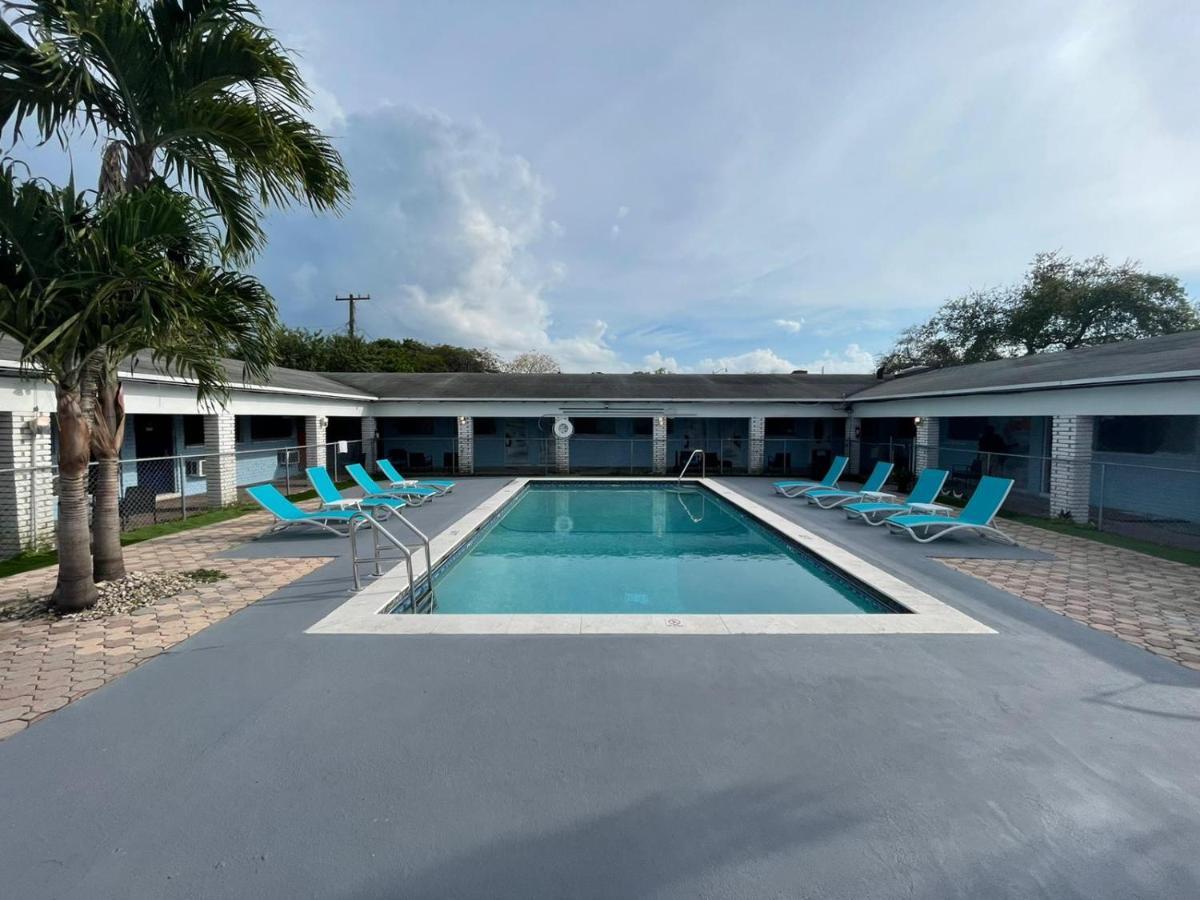 Hollywood Gardens Inn & Suites Ngoại thất bức ảnh