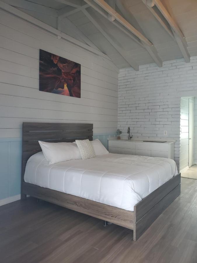 Hollywood Gardens Inn & Suites Ngoại thất bức ảnh