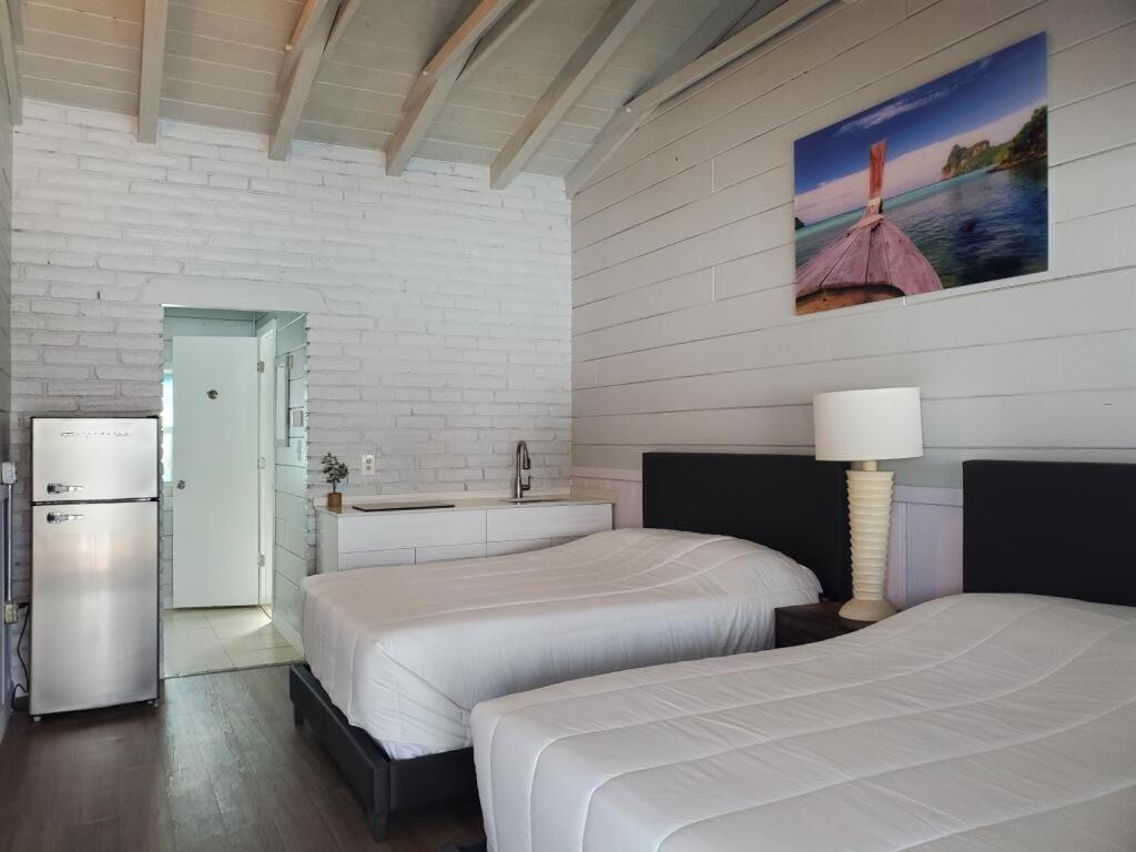 Hollywood Gardens Inn & Suites Ngoại thất bức ảnh