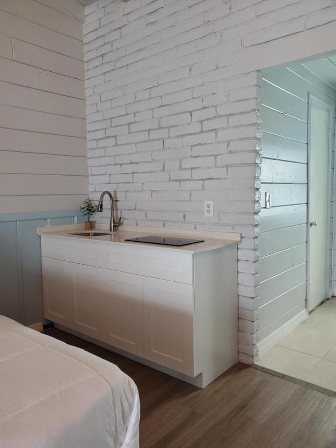 Hollywood Gardens Inn & Suites Ngoại thất bức ảnh