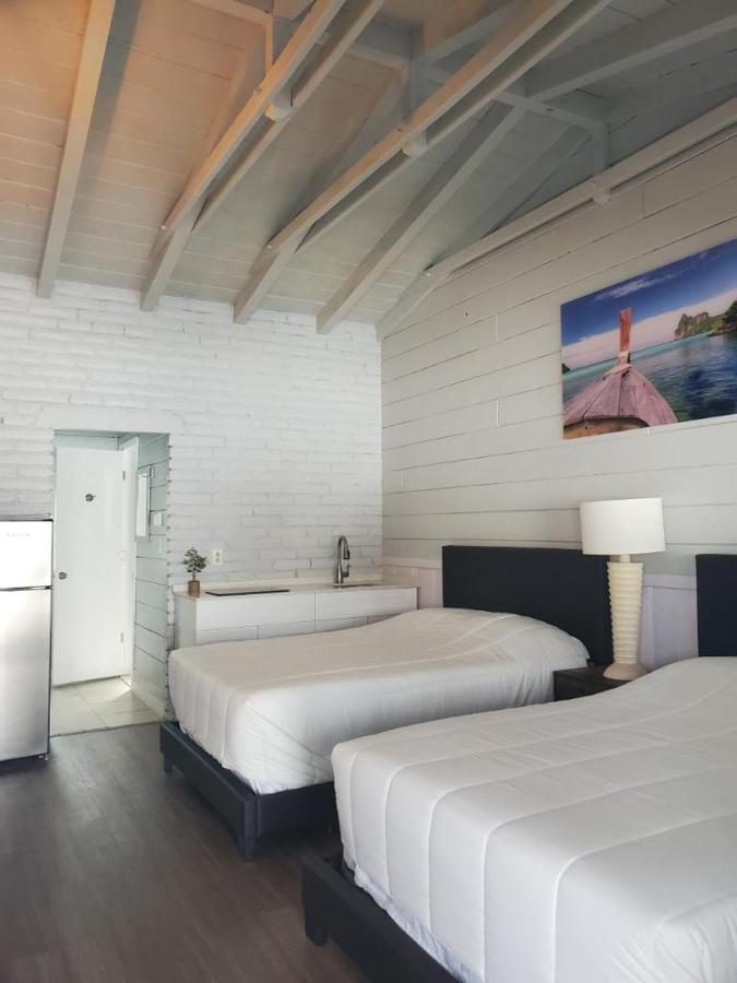 Hollywood Gardens Inn & Suites Ngoại thất bức ảnh